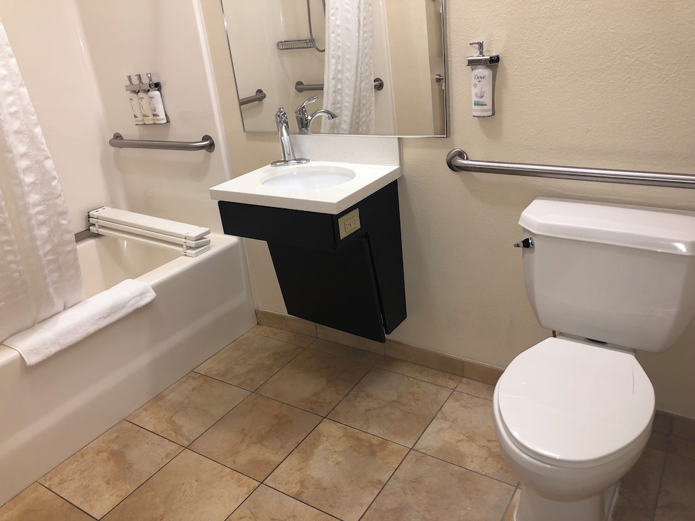 Candlewood Suites Fort Wayne by IHG 48/50