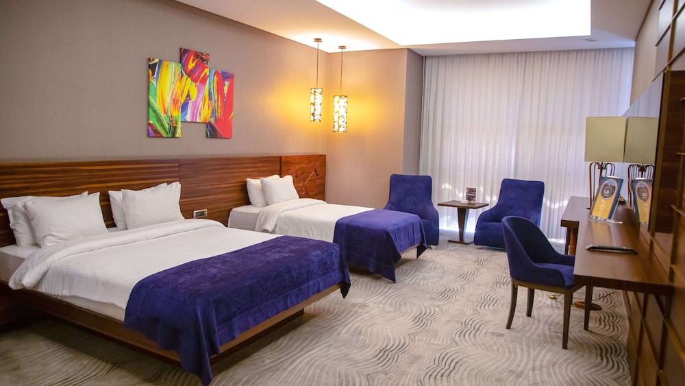 Gold Majesty Hotel 24/63