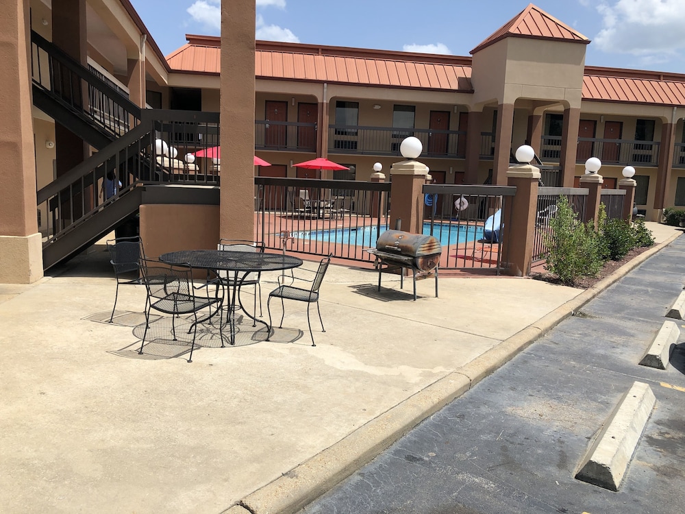 Days Inn By Wyndham Columbus 46/54