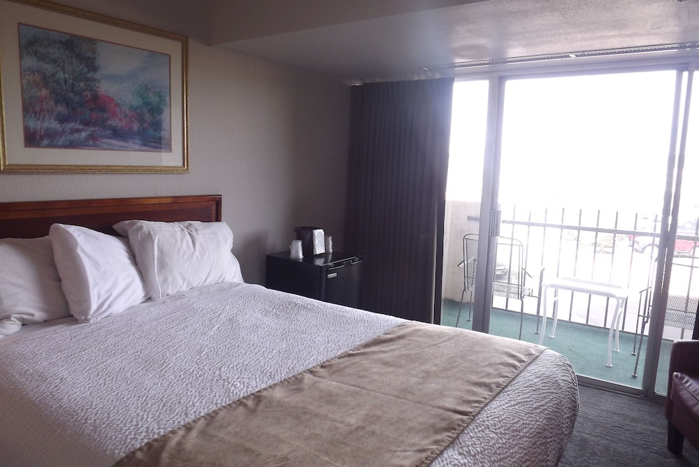 Satellite Hotel 30/50