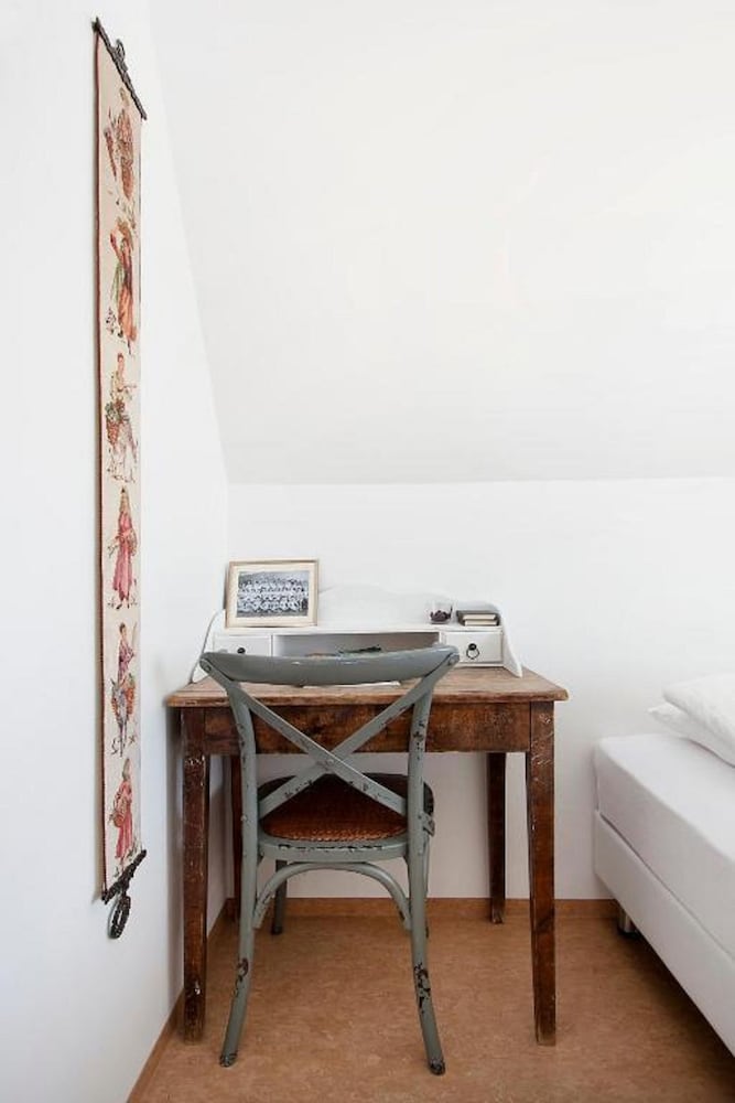 Heradsskolinn Historic Guesthouse 3/50