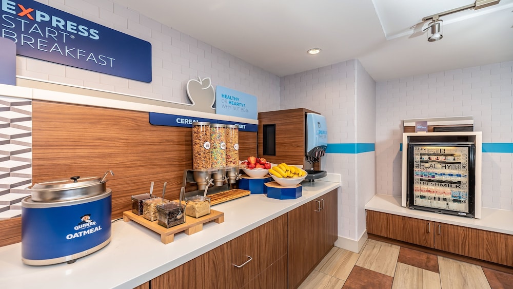 Holiday Inn Express Hotel And Suites Fremont Milpitas Central 8/69