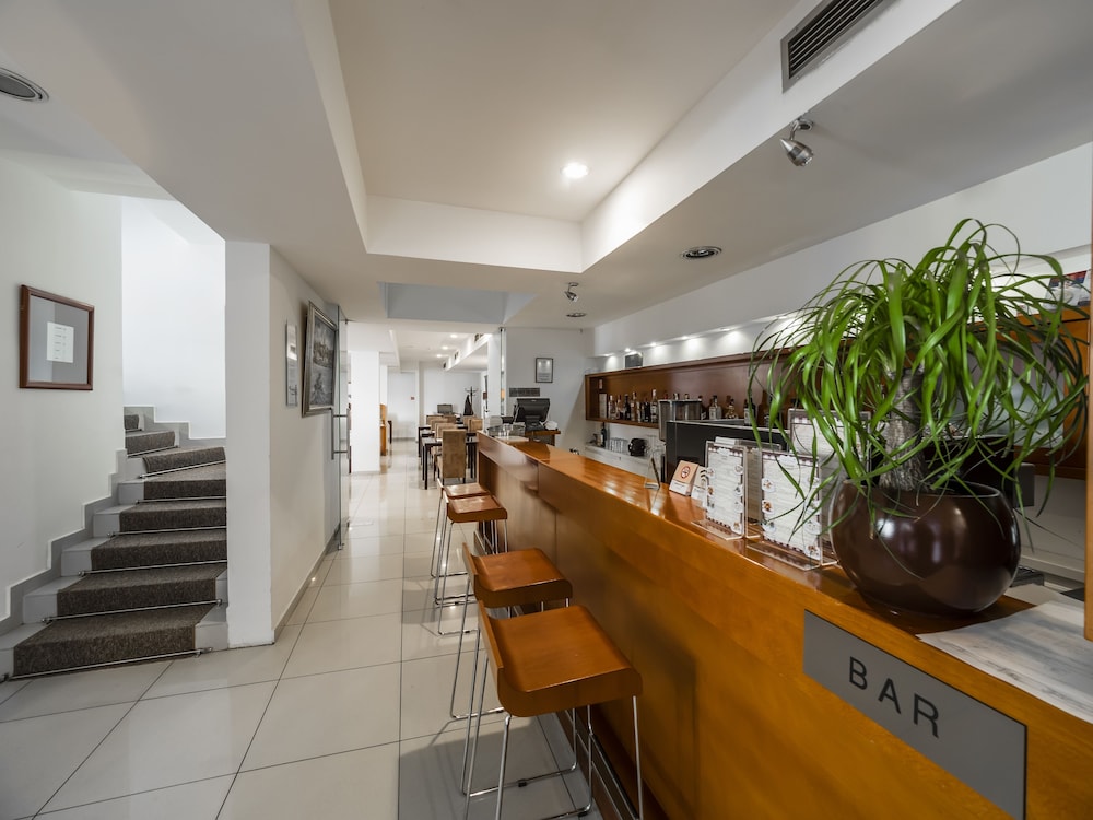 Le Petit Piaf Hotel 6/56