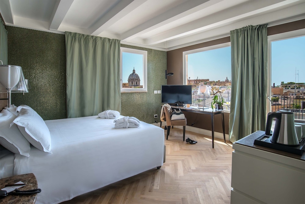 PENTHOUSE, TWIN BEDS, CITY VIEW, TERRACE