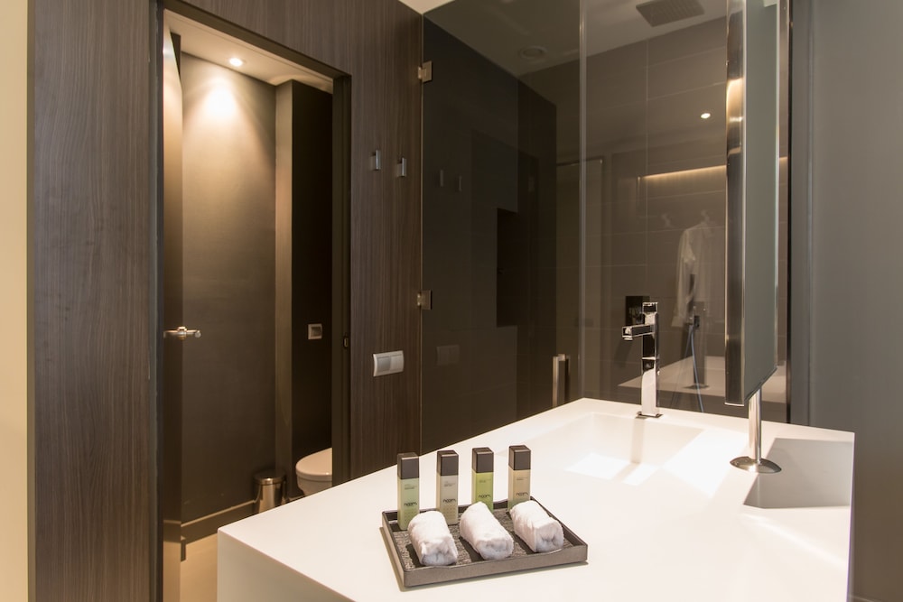 Noom Hotel Niamey 50/50