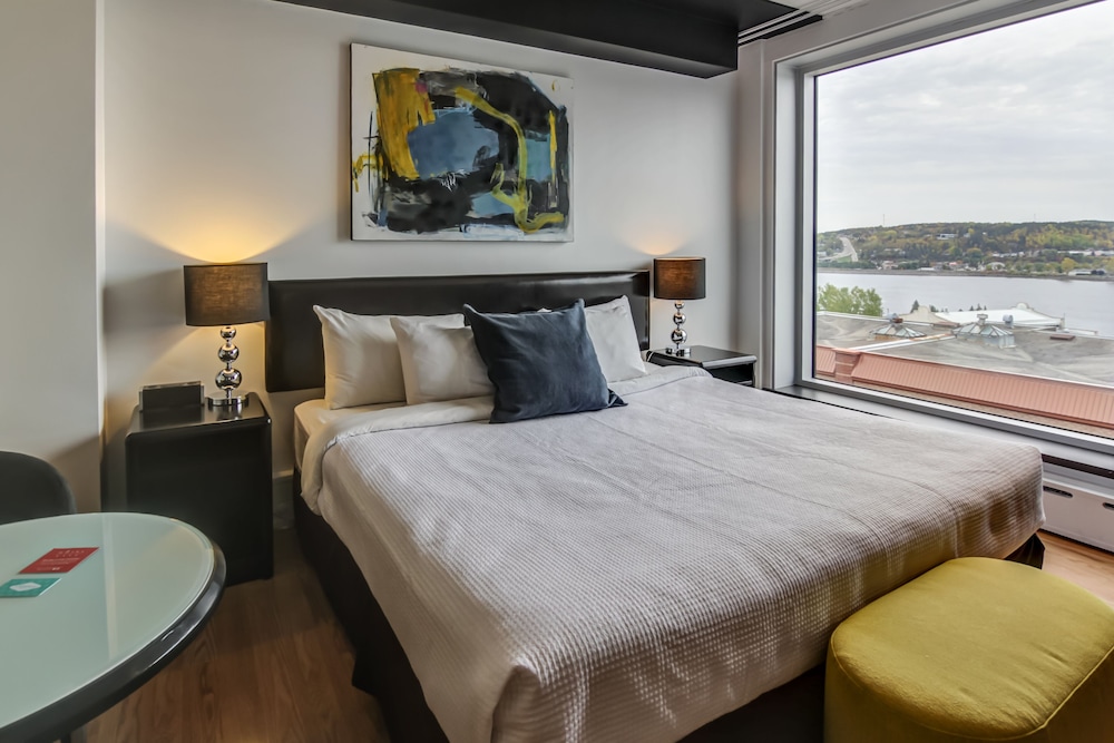 Hotel Chicoutimi 6/55