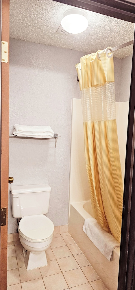 Days Inn by Wyndham Ozark Springfield 22/22