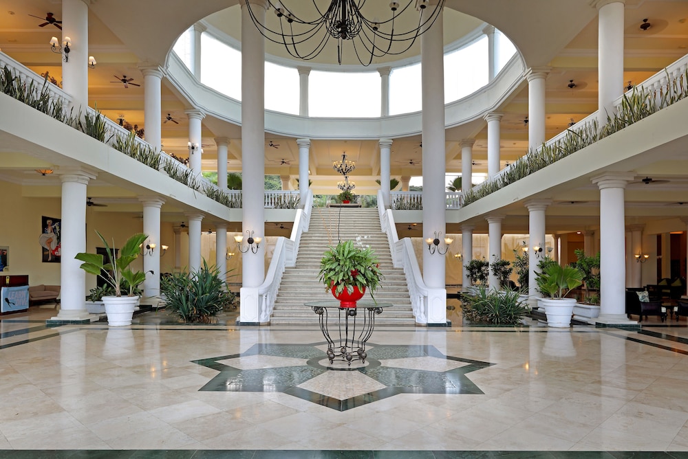 Grand Palladium Lady Hamilton Resort and Spa 4/42
