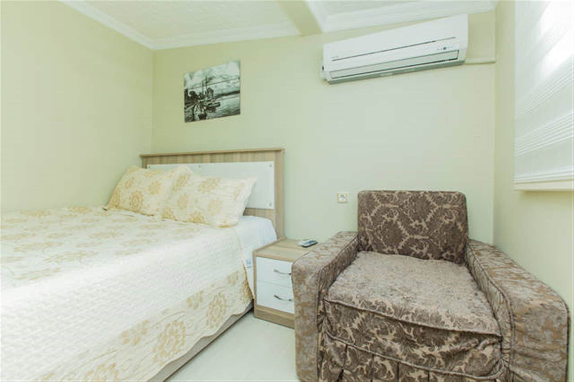 ROOM, DOUBLE BED