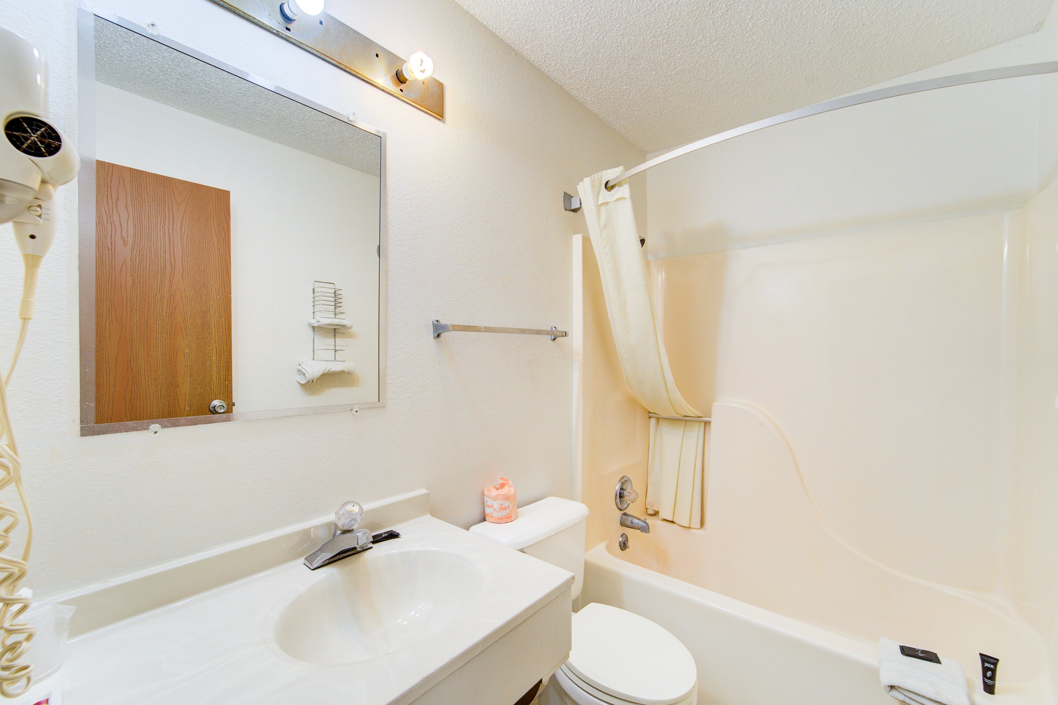 Capital O Amerihost Inn and Suites Kingdom City Hwy 54 MO 54/54