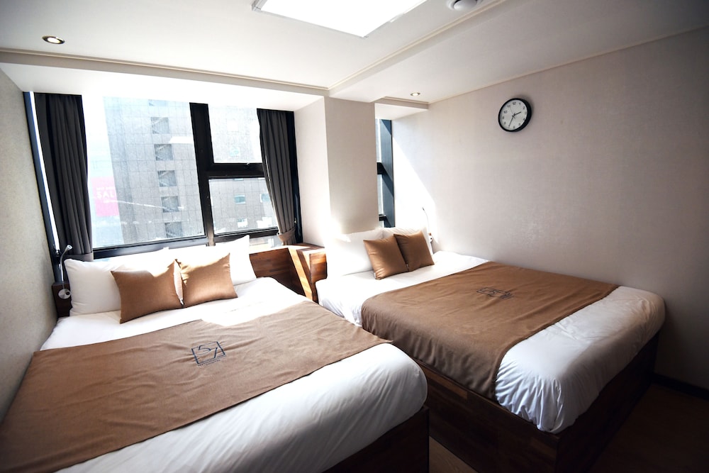 57 Myeongdong Hostel 33/66