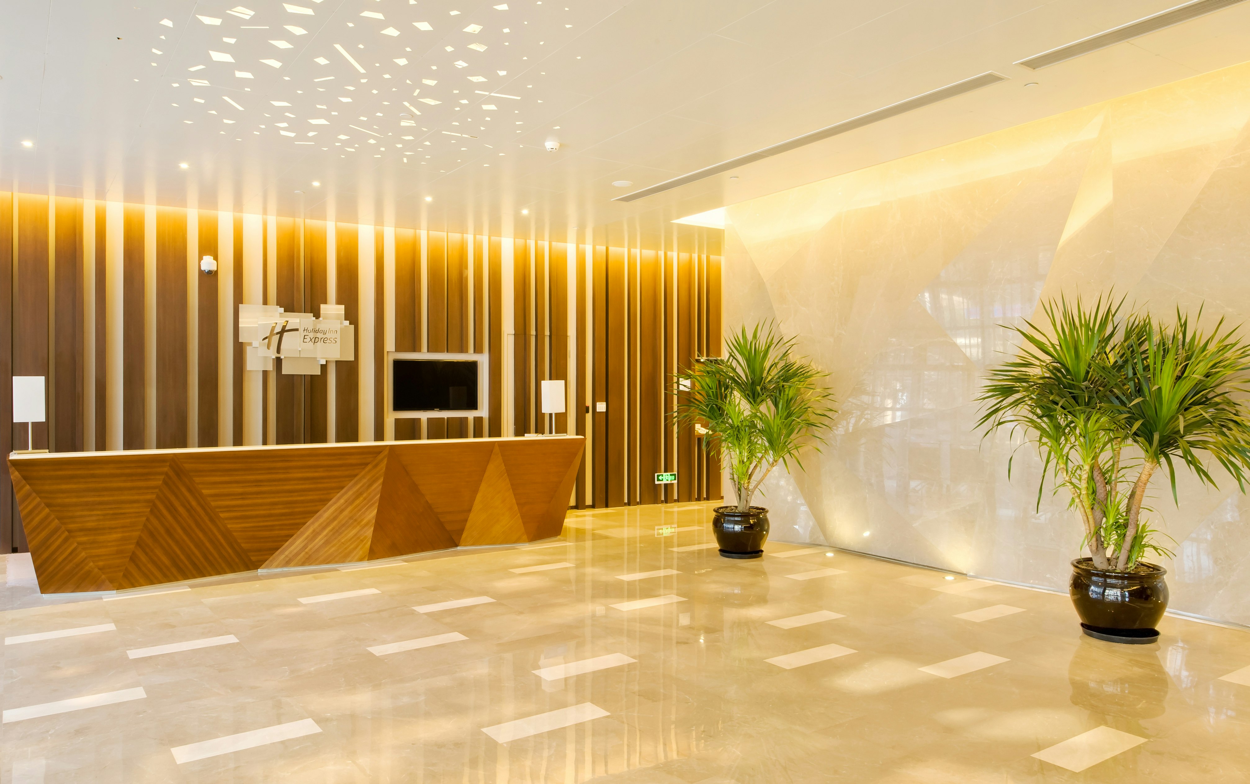 HOLIDAY INN EXPRESS SHANGHAI JINSHA 5/50