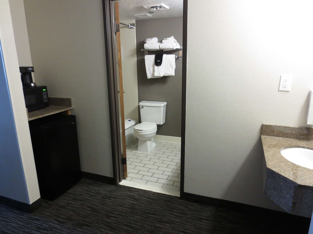 Best Western Plus Landmark Inn 8/38