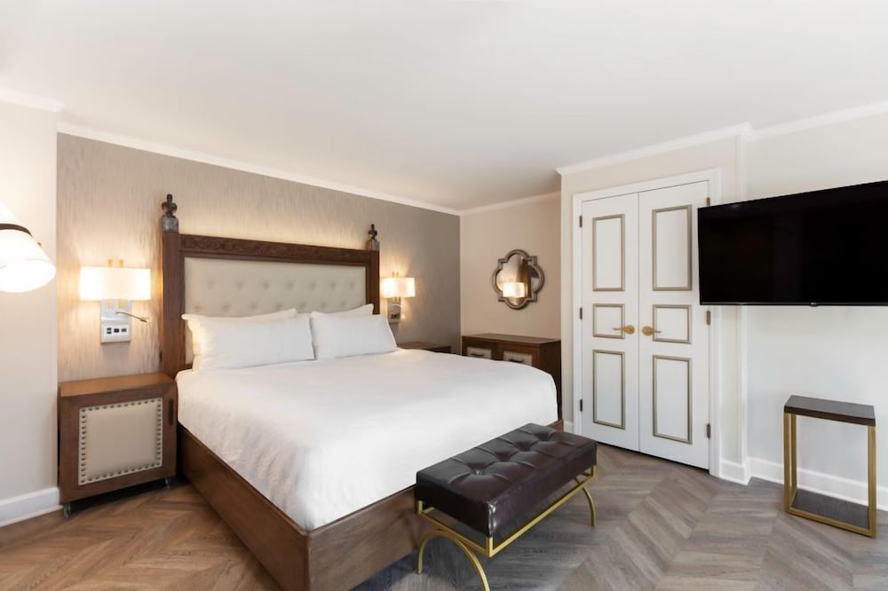 LUXURY, KING BED, BALCONY