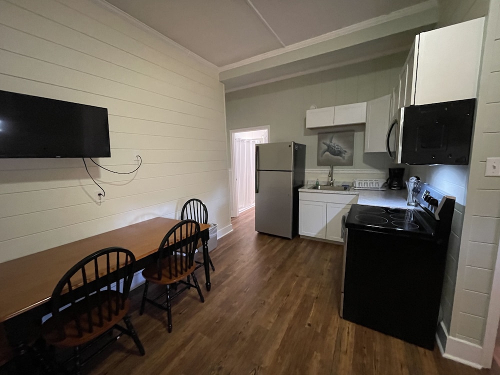 Blackbeard's Lodge 35/50