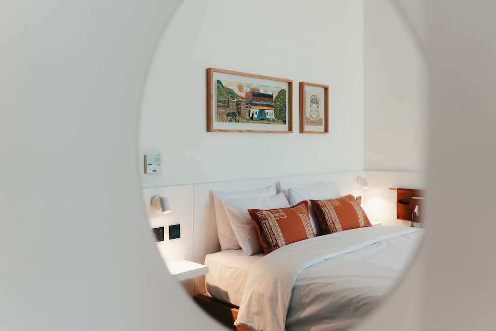 STANDARD, TWIN BEDS, CITY VIEW