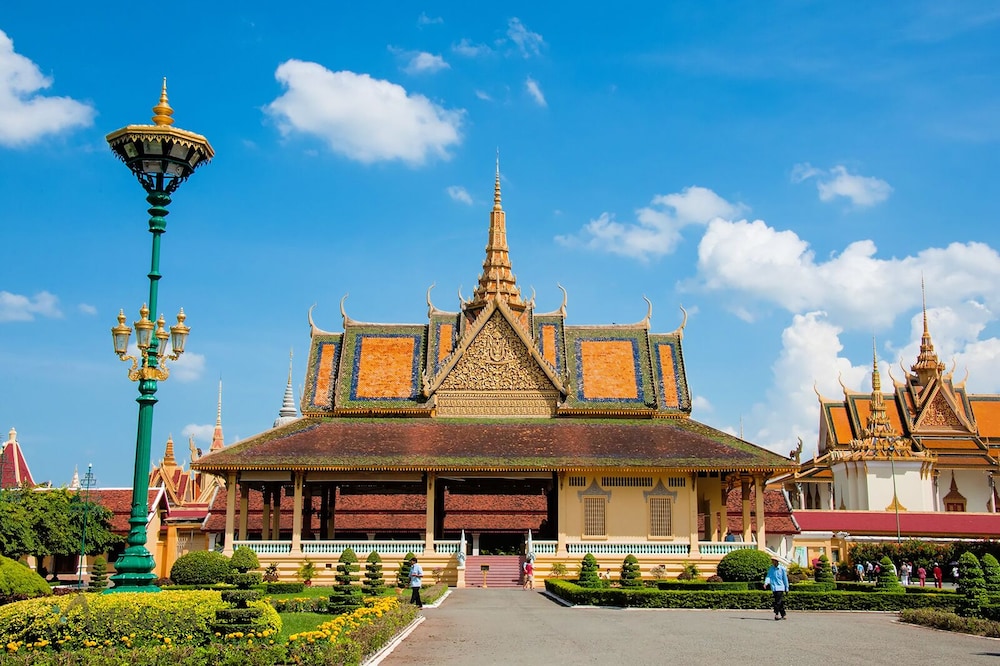 Penh House Hotel 7/74