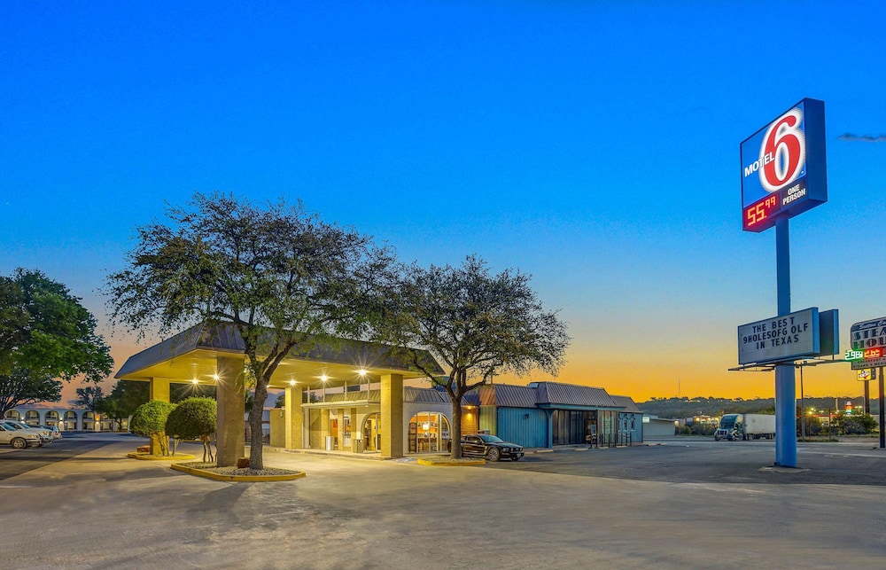 Econo Lodge Sonora, TX 3/60