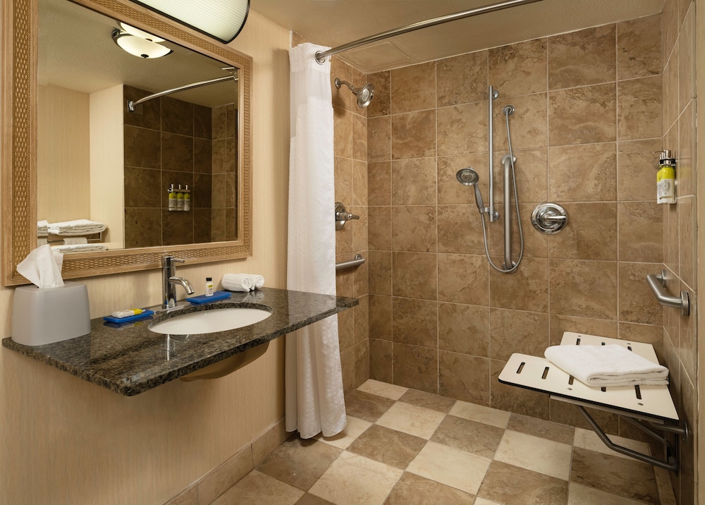Holiday Inn Express At Monterey Bay 49/50