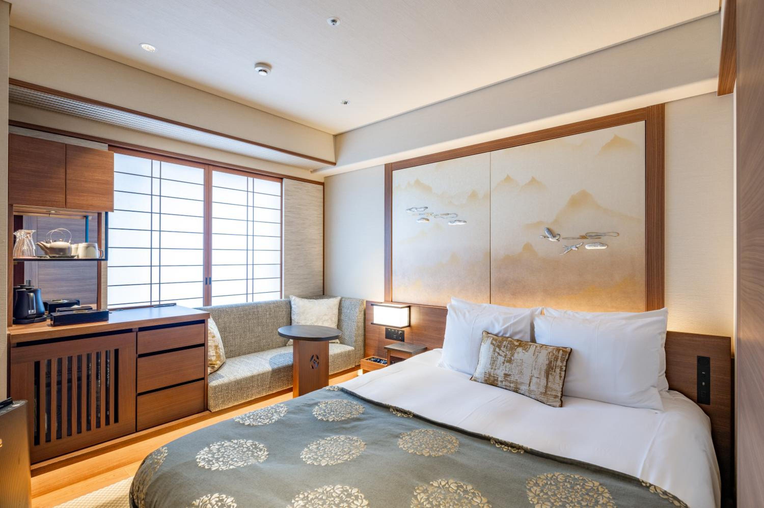 ROOM, DOUBLE BED
