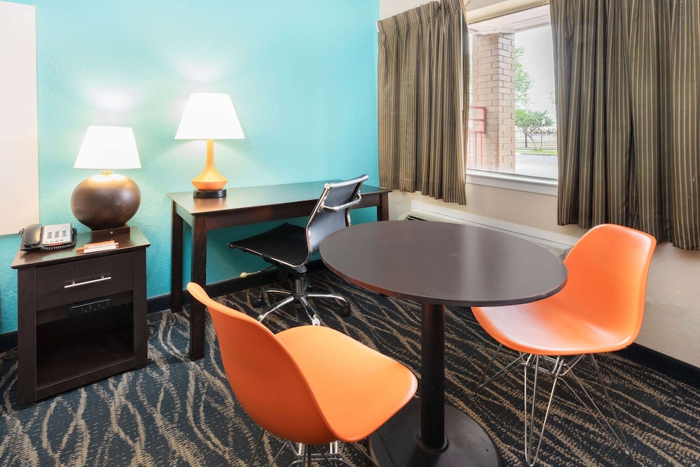 Howard Johnson by Wyndham Houston Hobby Airport 49/61