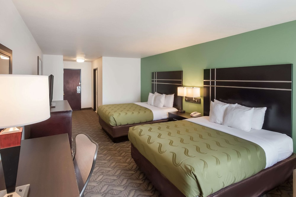 Quality Inn and Suites Airport West 18/57