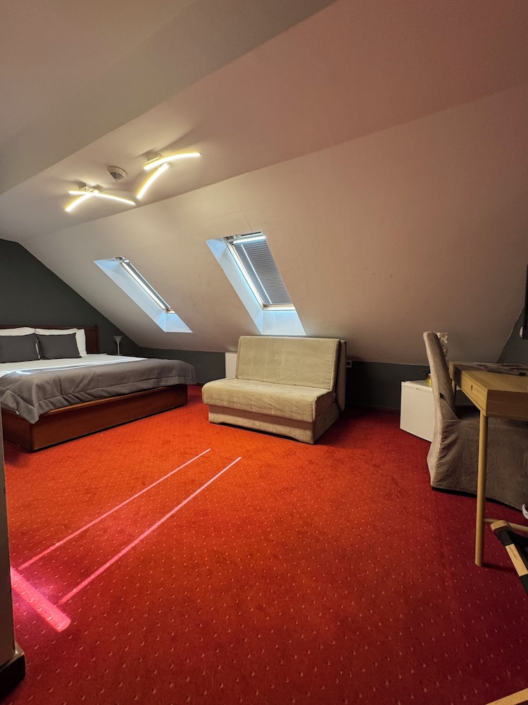 Astra Hotel 17/50