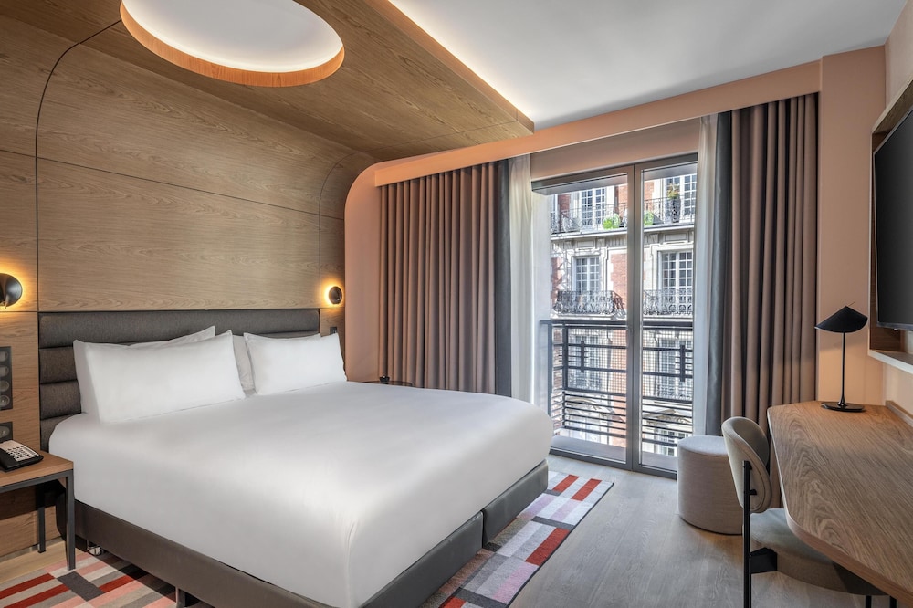 Eiffel, Premium, King Bed