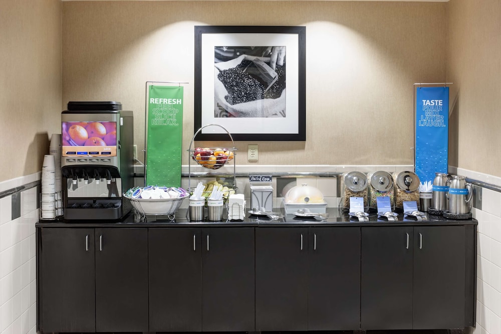Hampton Inn & Suites Gainesville Downtown 35/55