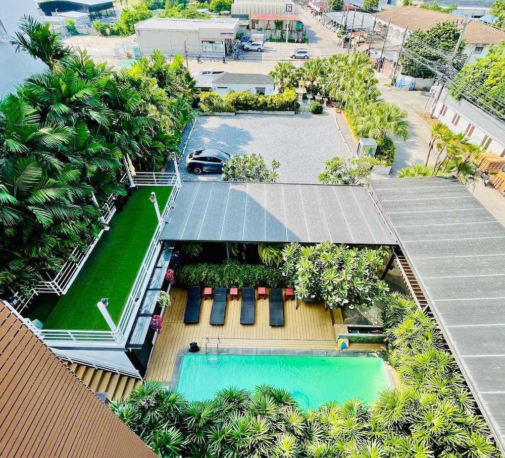 Siam Piman Hotel 68/72