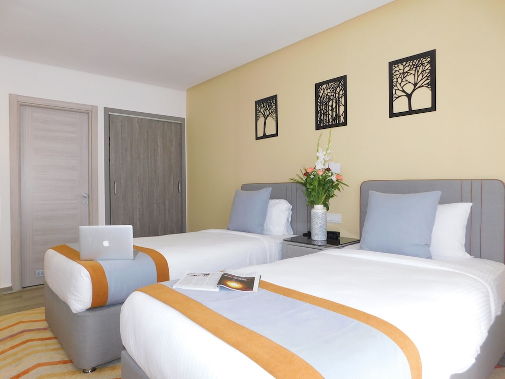 COMFORT, TWIN BEDS