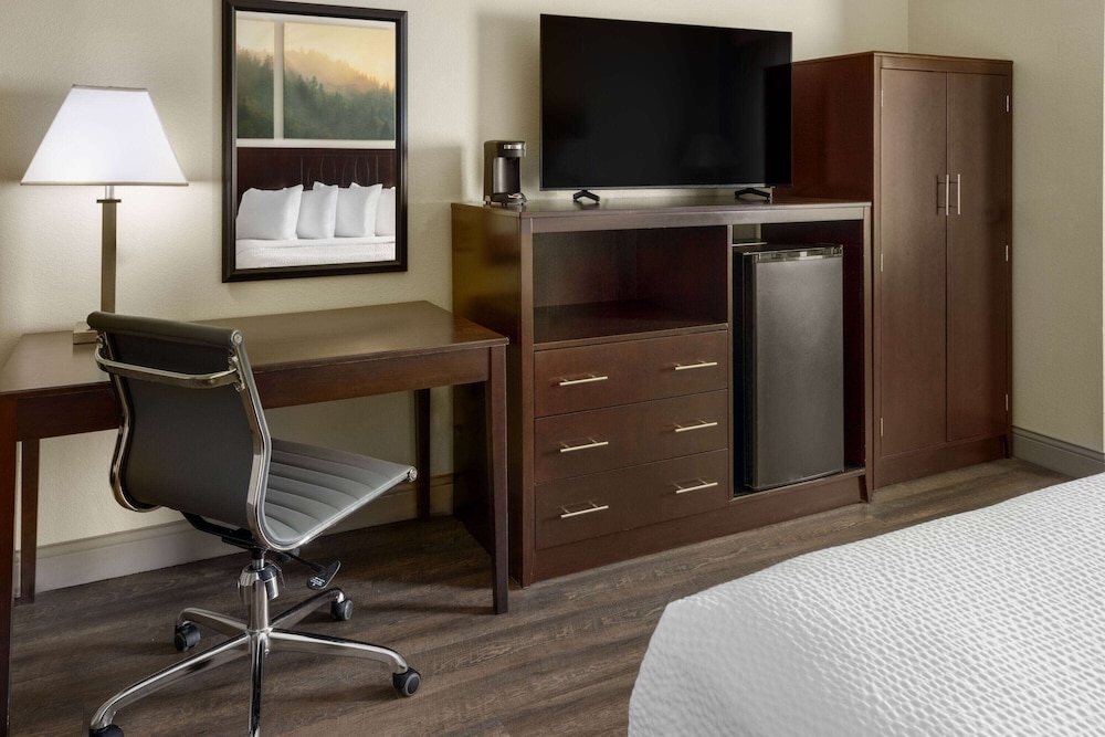 Days Inn by Wyndham Penn State 24/50