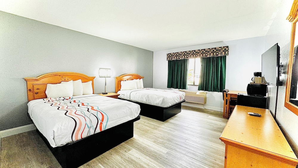 Regency Inn And Suites 15/51