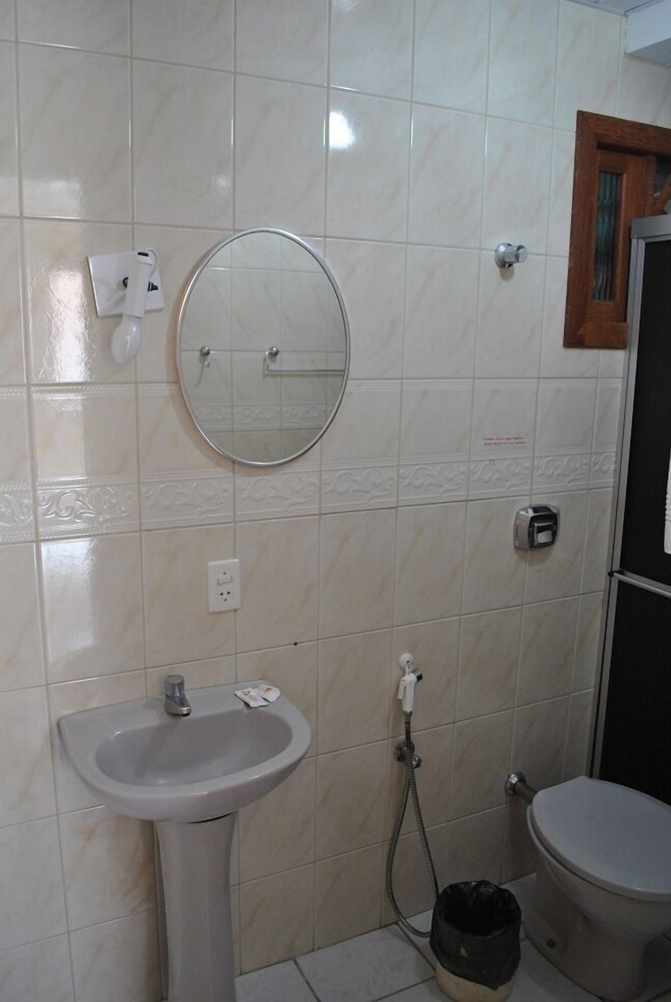ECONOMY, DOUBLE OR TWIN BED