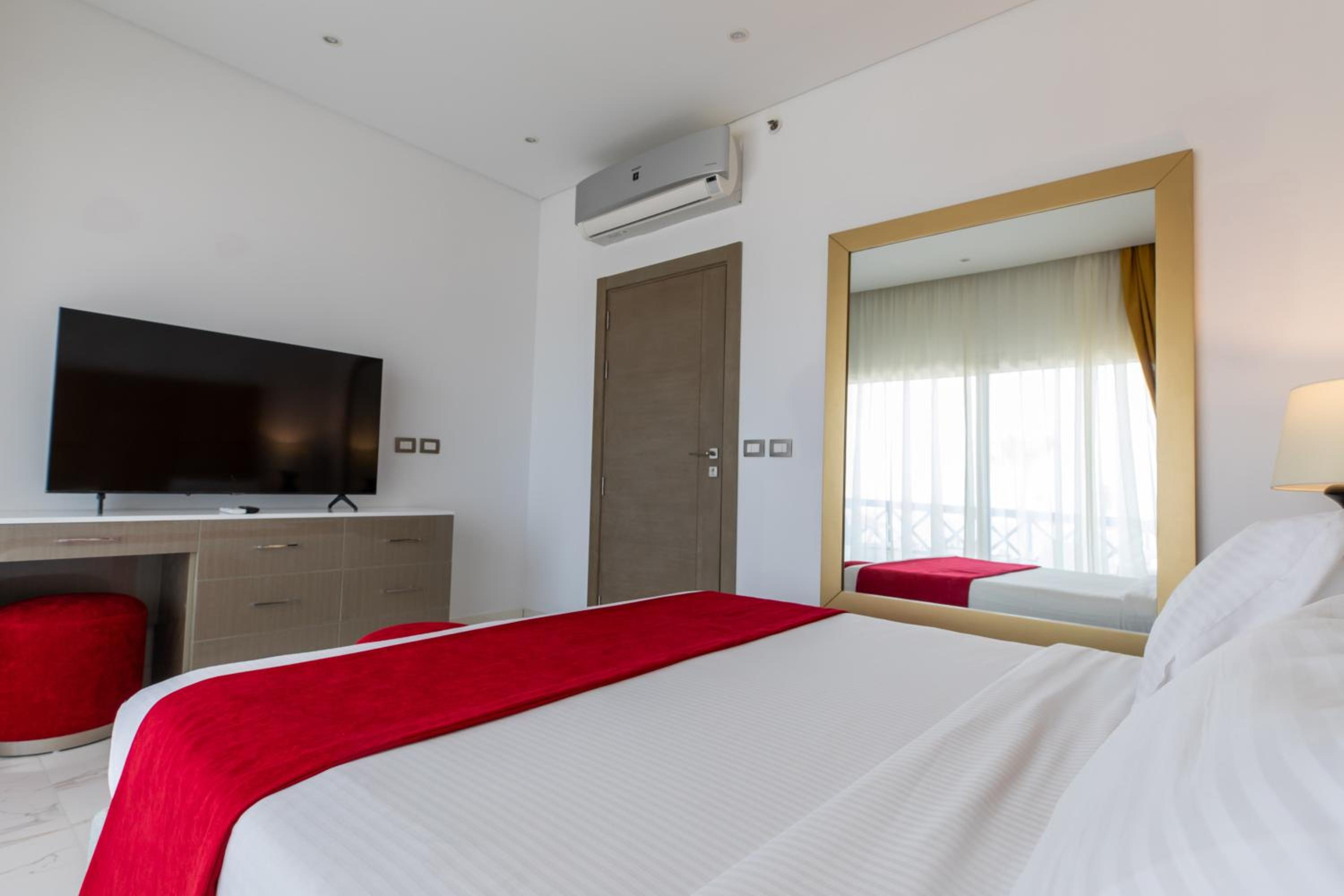 جناح عائلي بإطلالة على البحر، M Hotels at Porto Marina 2/9