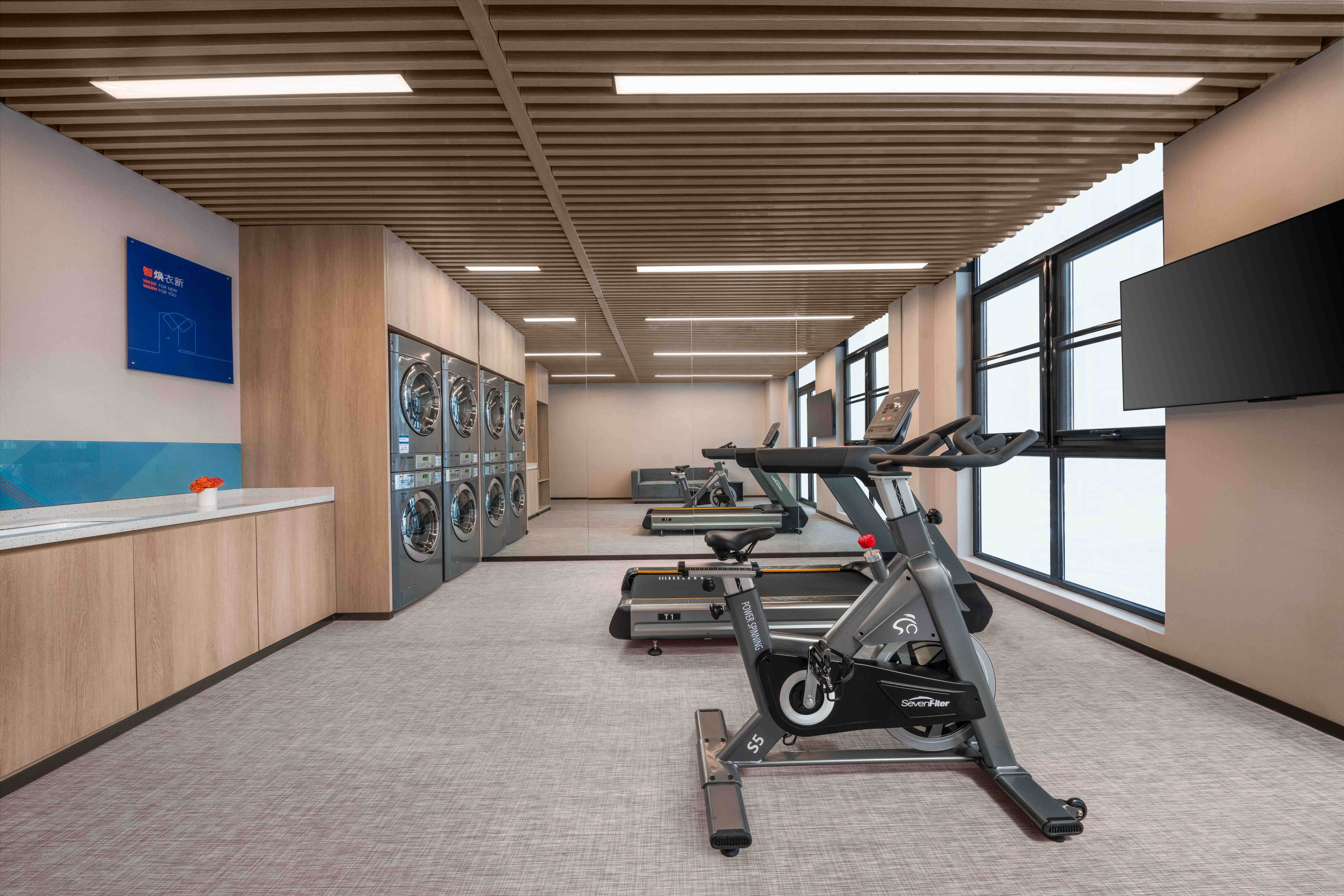 Holiday Inn Express Shanghai Hongqiao NECC 29/50