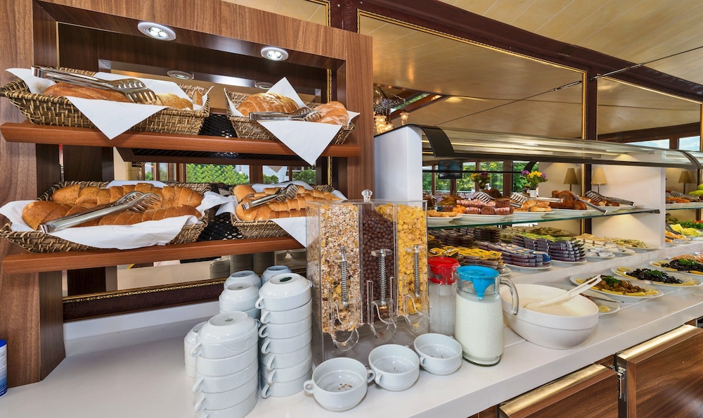 Zeynep Sultan Hotel 48/54