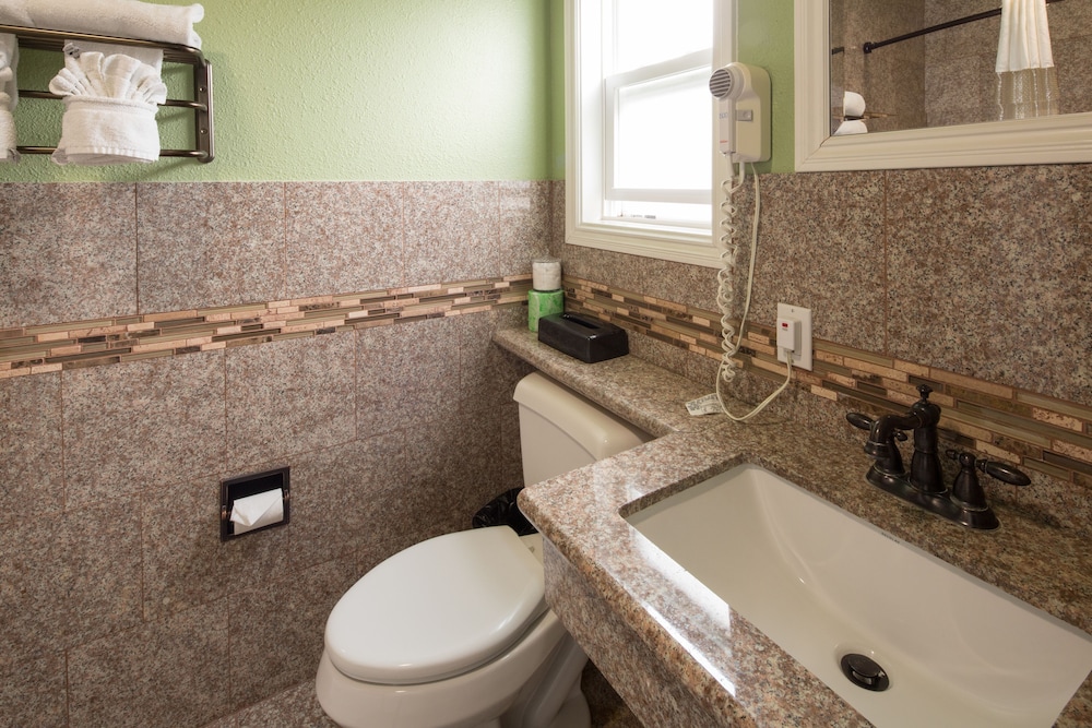 Carmel Inn And Suites 17/34