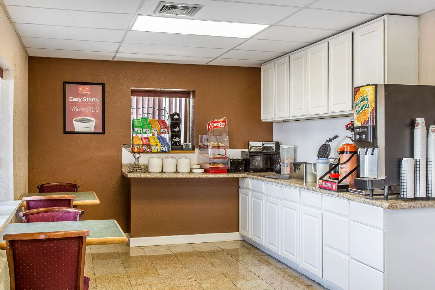 Econo Lodge Cranston - Providence 8/31