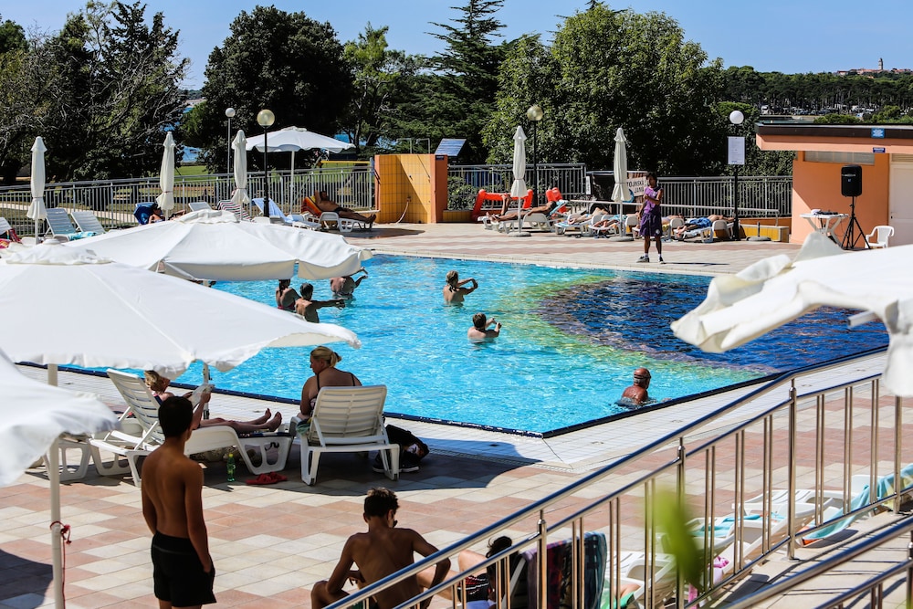 Arena Hotel Holiday 35/50