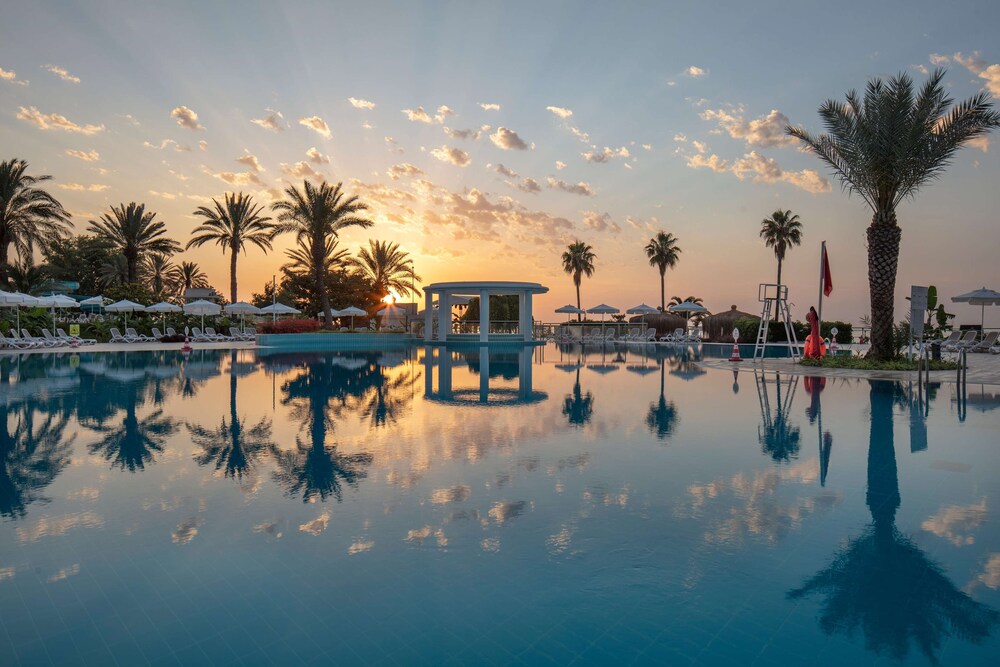 Mirage Park Resort Hotel 41/79