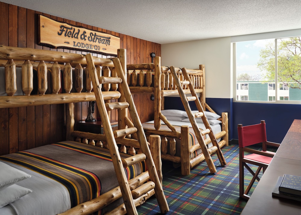 Field & Stream Lodge Bozeman 46/53