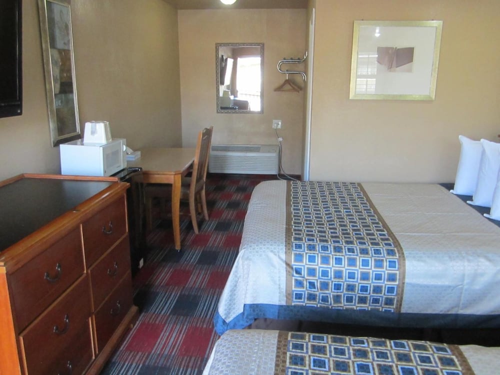 Little Boy Blue Motel 33/42