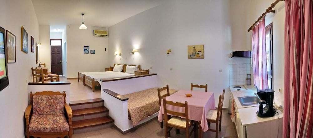 Pasiphae Hotel 45/72