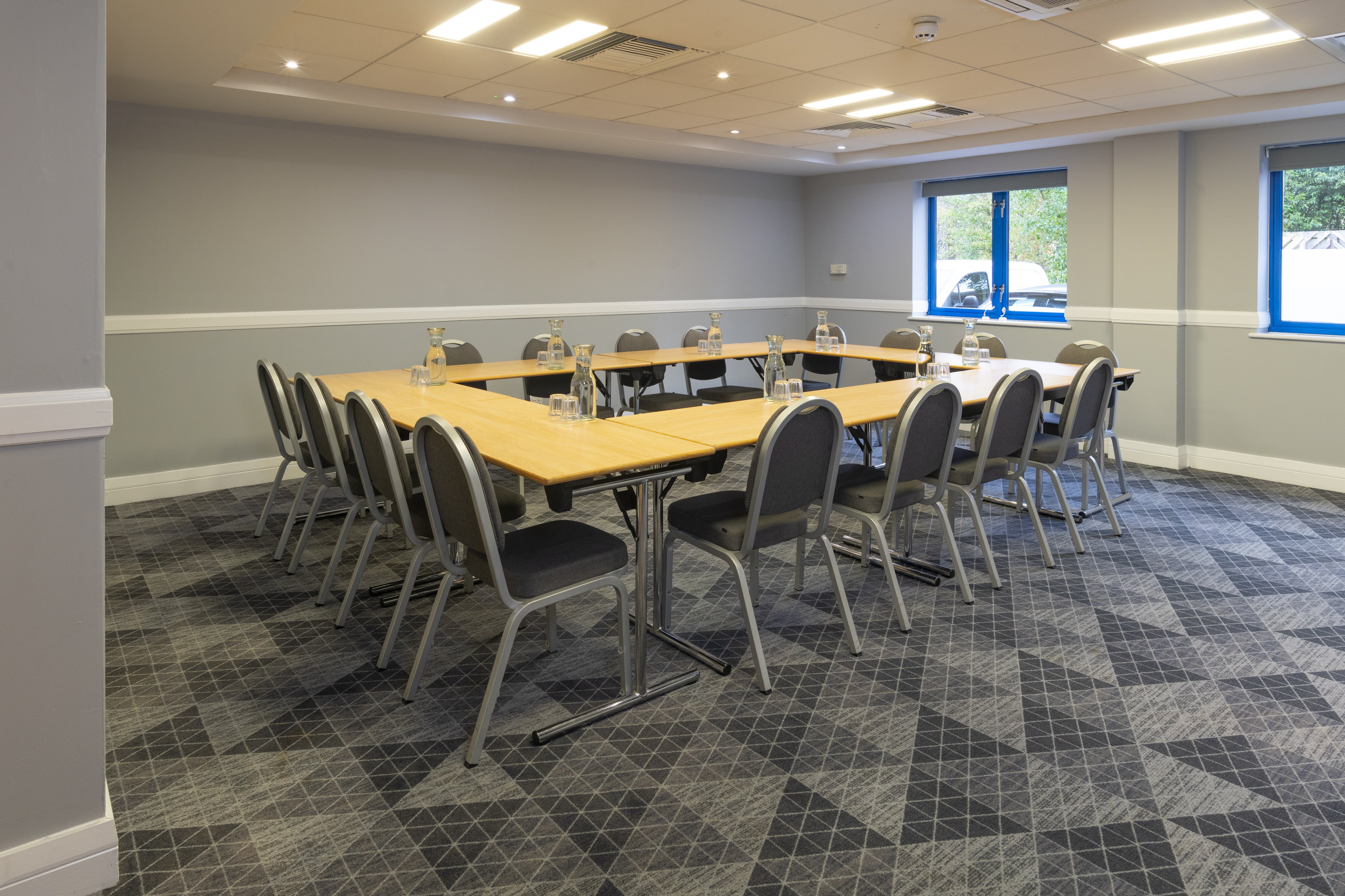 HOLIDAY INN EXPRESS BIRMINGHAM NEC 63/73
