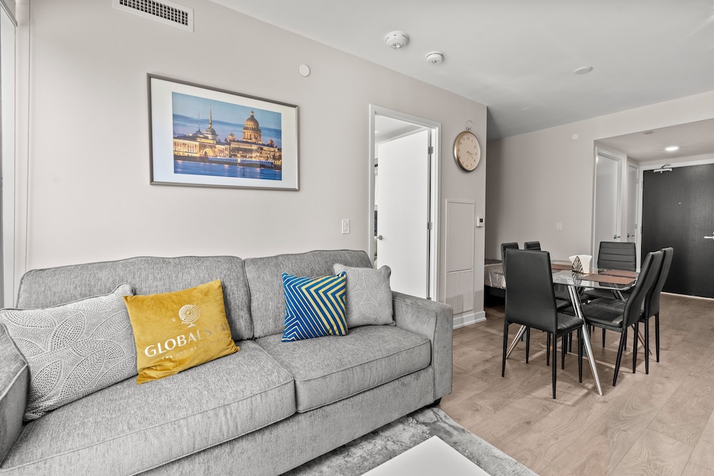 Teahouse Condos in Downtown Toronto 25/50