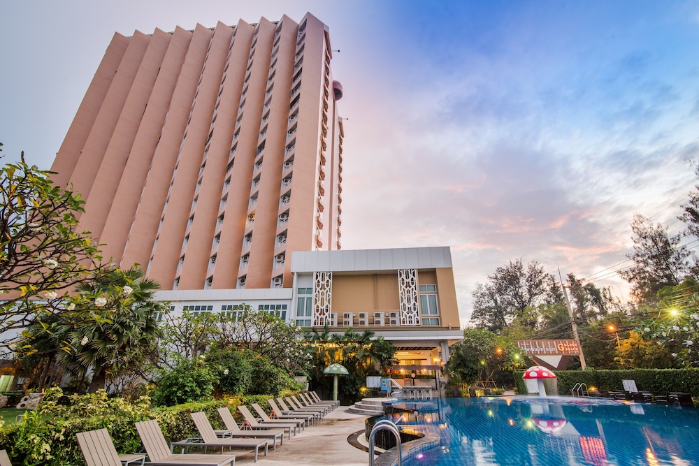 Golden Beach Cha Am Hotel in Cha-am