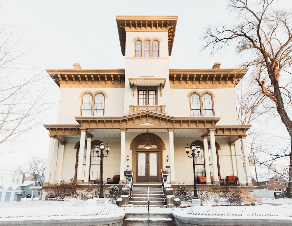The Pepin Mansion Historic B&B 3/50