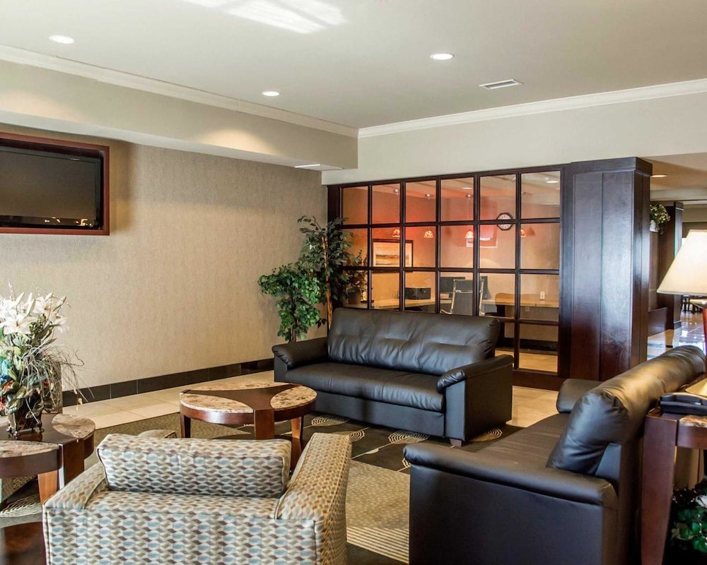 Spark by Hilton Cincinnati Fairfield 28/42