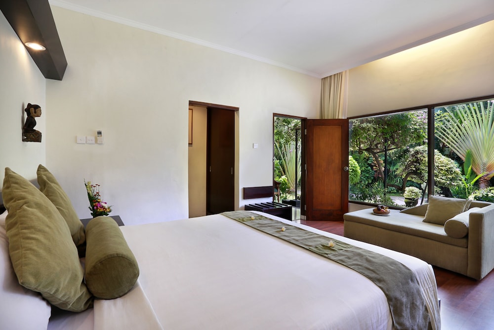 Respati Beach Hotel 25/66